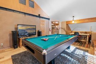 Starlight Summit - Walk to Slopes - Luxury cabin with game room, hot tub, and pool table - 3