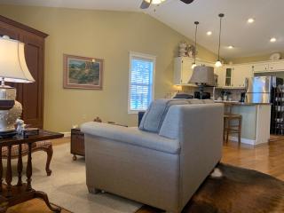 Phoenix Nest Guest Houses - Sunday House - Llano - 6