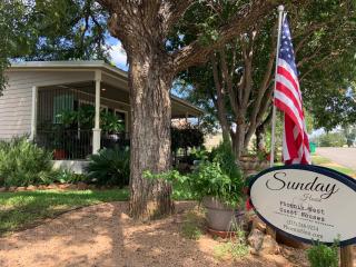 Phoenix Nest Guest Houses - Sunday House - Llano - 1