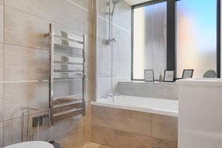 Brentford's Oasis with Gated Parking - Brentford - 7
