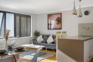 Brentford's Oasis with Gated Parking - Brentford - 6