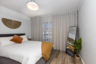 Totally Beachin' Two bed, prime holiday location walk to everything! - Yamba - 6