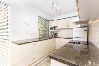 Totally Beachin' Two bed, prime holiday location walk to everything! - Yamba - 1
