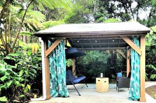 Romantic Retreat, Relax at Hot-tub, Indoor & Outdoor shower, firepit, 5 min to Hawaii Volcano park - 5