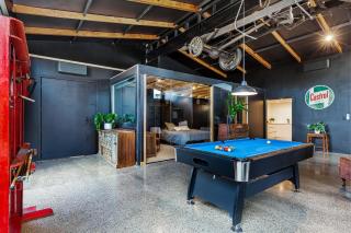 The Black Barn - Auckland - 9