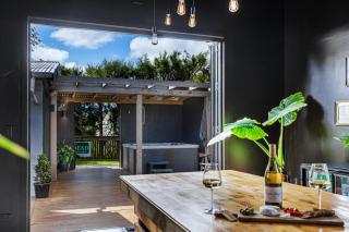 The Black Barn - Auckland - 5