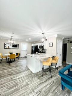 *The Gem* Stylish 2 Bedroom 1 Bathroom Newly Renovated - Ladson - 3