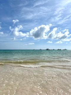 Fully renovated Beachfront 1BR Condo in the gated Stanza Mare community with a private beach, pool, onsite restaurant and modern amenities such as refrigerator, dishwasher, filtered water, microwave, BBQ, washer dryer, bamboo linens, free Wi-Fi - Punta Cana - 2