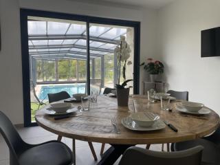 Gîte rénové avec piscine couverte chauffée, spa, climatisation et équipements PMR à Couzon - FR-1-489-483 - Couzon - 4