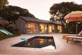Hilarys Hideout with heated pool - Rye - 6