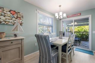 Beach Breeze Hideaway Villa - Holmes Beach - 3