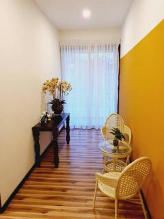 PG56 Gurney Gleneagles Landed - George Town - 7