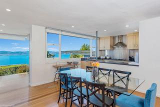 Birngana stylish spacious with stunning views - Sandy Bay - 0