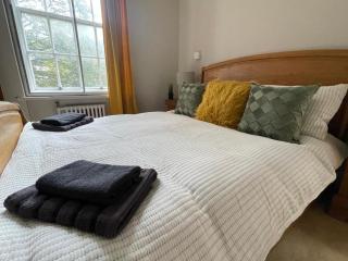 Luxurious 2-Bedroom Flat in Birmingham - 8