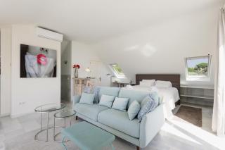 6 bedroom villa, with heated pool and sea views, next to the beach of Costabella - Marbella - 4