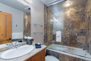 Bear Creek Lodge 205 by Alpine Lodging Telluride - 4