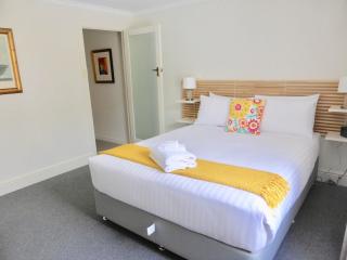 Sir Tom inner city living with off street parking - Hobart - 6
