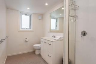 Sir Tom inner city living with off street parking - 2