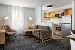 TownePlace Suites Dulles Airport - Sterling - 3