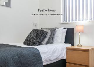 Newly Refurbished 3 Bedroom House (Preston) - Preston - 7