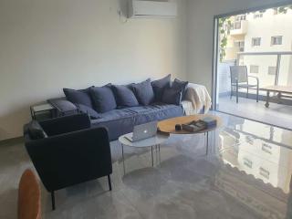 Renovated central 4 bedroom apt with great terrace and Bomb Shelter - Ramat Gan - 2