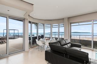 Sea Breeze - Spectacular Sea Views - Tenby - 3