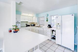 Cozy 60's home, city & canal located - Cape Coral - 4