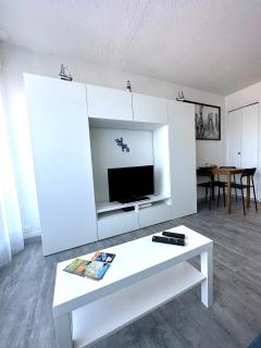 Studio vue port, parking privé, terrasse, clim - 3