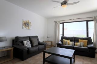 Charming Los Mojones Villa 3 Bedrooms Child Friendly Pool Villa Lise Short Walk To Old Town Puerto Del Carmen - Tías - 1