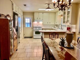 Birmingham House - Updated and Spacious - Llano - 2