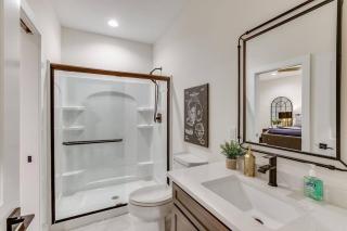 Luxury Estate with Stadium TDJ Views Sleeps 20 - South Bend - 9