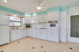Dock, Grill and Pool Waterfront Cape Coral Home! - Cape Coral - 3