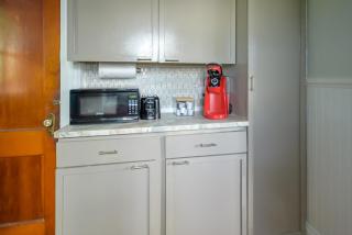 Retro Bungalow A Block to Tennis Courts & Park - 9