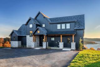 NEW! Luxury Lakefront Lodge 1- FREE Pool/Hot Tub, Pickleball, Mini Golf and More! - 8