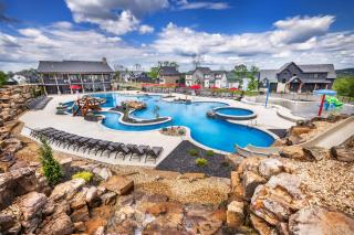 NEW! Luxury Lakefront Lodge 1- FREE Pool/Hot Tub, Pickleball, Mini Golf and More! - Kimberling City - 4