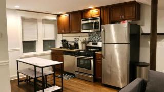 Stylish Cozy 2BR Apt Near Train Station Groceries - 6