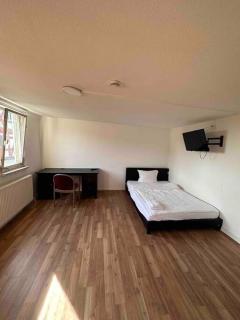 220qm2*10 Einzelzimmer*2Bäder*2WCs*Monteurzimmer Ludwigsburg Heilbronn Backnang - Oberstenfeld - 1