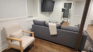Stylish Cozy 2BR Apt Near Train Station Groceries - 8