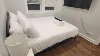 Stylish Cozy 2BR Apt Near Train Station Groceries - 2