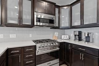 Blackstone luxury 3BR on golf course, outdoor swimming pool and clubhouse, walk to hiking trails - 3