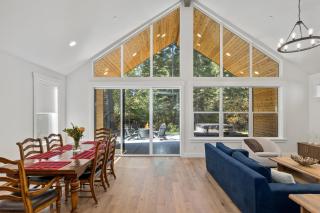 Wildwood Cabin at Suncadia- Hot Tub, Firepit, BBQ, Gourmet Kitchen, Fireplace, Smart TVs, Hi-speed Wi-Fi, Secluded - 2