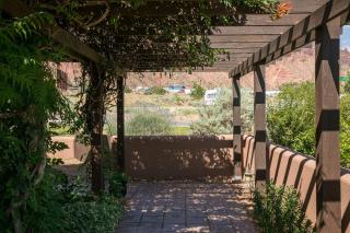 Red Rock Oasis - Moab - 6