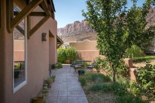 Red Rock Oasis - Moab - 5