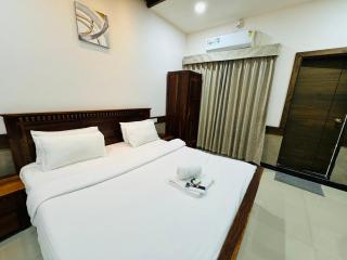 Hotel Tirth by Sonu's - Ujjain - 9