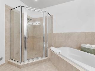 Moroccan Lakefront Retreat- 8 min to PNK Stadium - Fort Lauderdale - 5