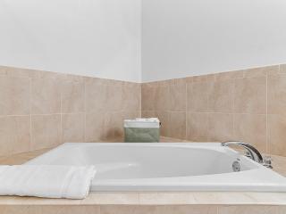 Moroccan Lakefront Retreat- 8 min to PNK Stadium - Fort Lauderdale - 4