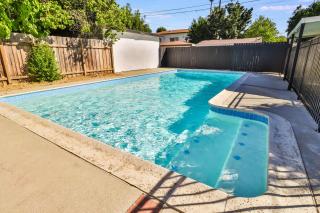 Truly Immaculate Pool Home SFV - Los Angeles - 8