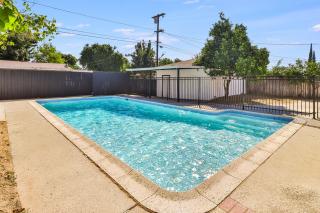 Truly Immaculate Pool Home SFV - Los Angeles - 6