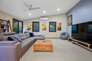 Summer is Here! Enjoy Exclusive Access for 9, Pool, Media Room, Acreage Estate in Magical Sunshine Coast - Mooloolah - 5