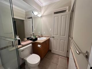 A cozy bedroom with a private washroom close to YVR Richmond - Richmond - 4